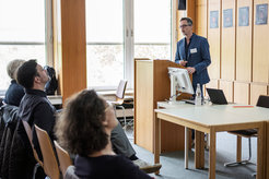 KEC-Sprecher Professor Hinrich Schulenburg stellte die sequentielle Antibiotika-Therapie als Strategie zur Abmilderung der Resistenzevolution vor.